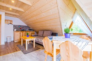 Suite familiar, 2 baños | Espacio para trabajar con un portátil y tabla de planchar con plancha