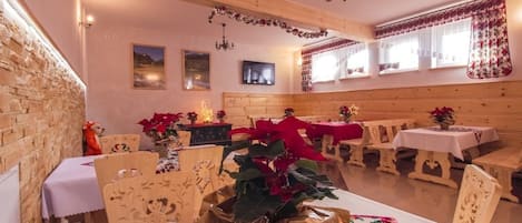 Daily to-go breakfast (PLN 40.00 per person)