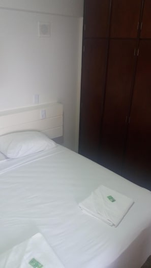 4 bedrooms, pillowtop beds, desk, laptop workspace - Flat Oeste La Residence (Goiania)