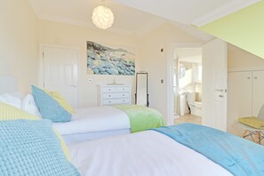 2 slaapkamers, een strijkplank/strijkijzer, gratis wifi, beddengoed