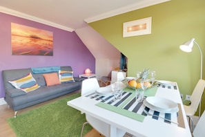 Living room | Flat-screen TV - Brunswick Fab Pad | By My Getaways (Hove)