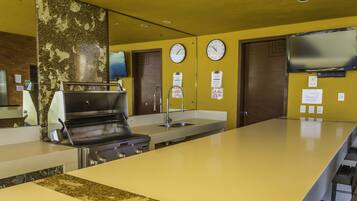 Alberca al aire libre y alberca en la azotea