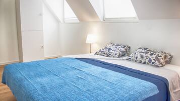 In-room safe, soundproofing, iron/ironing board, free WiFi