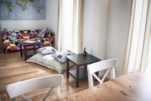 Living area - The Nook Hostel (Ponta Delgada)