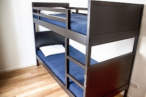 In-room safe, soundproofing, iron/ironing board, free WiFi