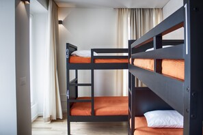Shared Dormitory, Mixed Dorm (4/6 beds) - The Nook Hostel (Ponta Delgada)