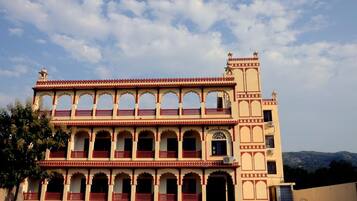 Fachada de la propiedad