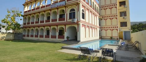 Outdoor pool, pool loungers