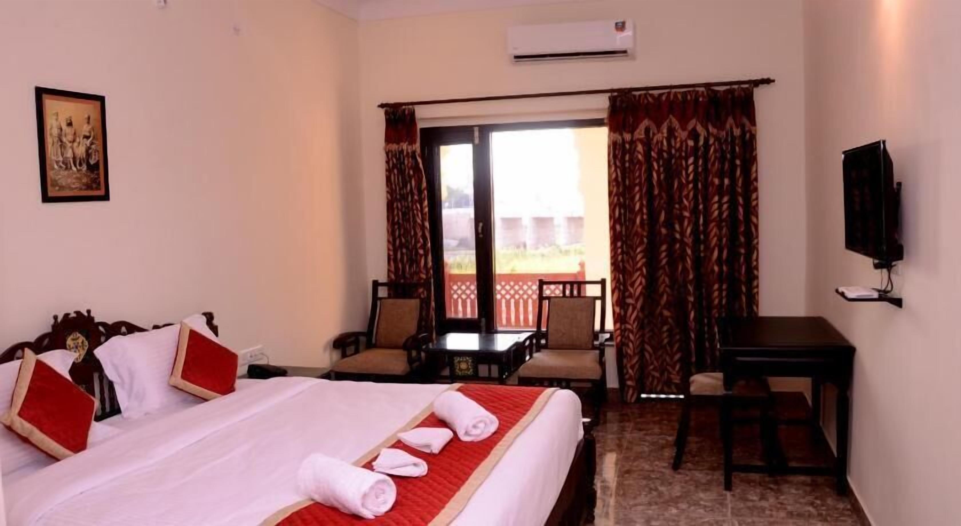 Desk, free WiFi, bed sheets