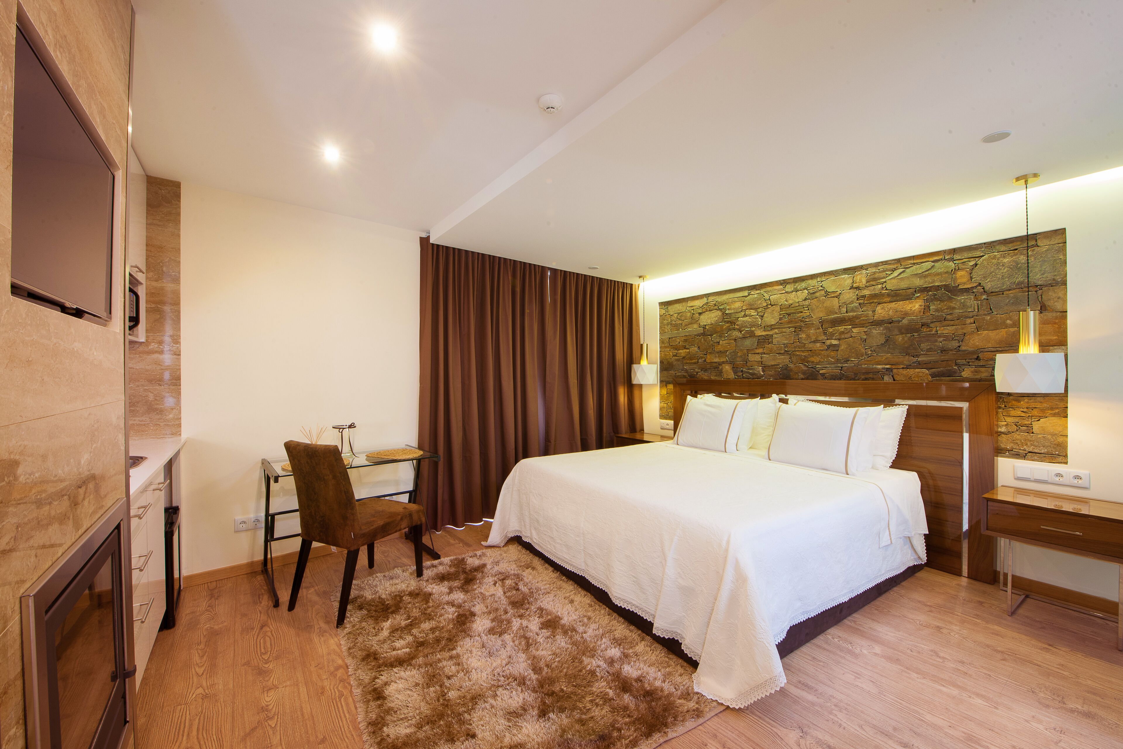 Premium-ullakkohuoneisto | Yksilöllisesti sisustettu, pimennysverhot, äänieristys, ilmainen Wi-Fi