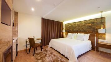 Premium Loft | 1 bedroom, individually decorated, blackout drapes, soundproofing