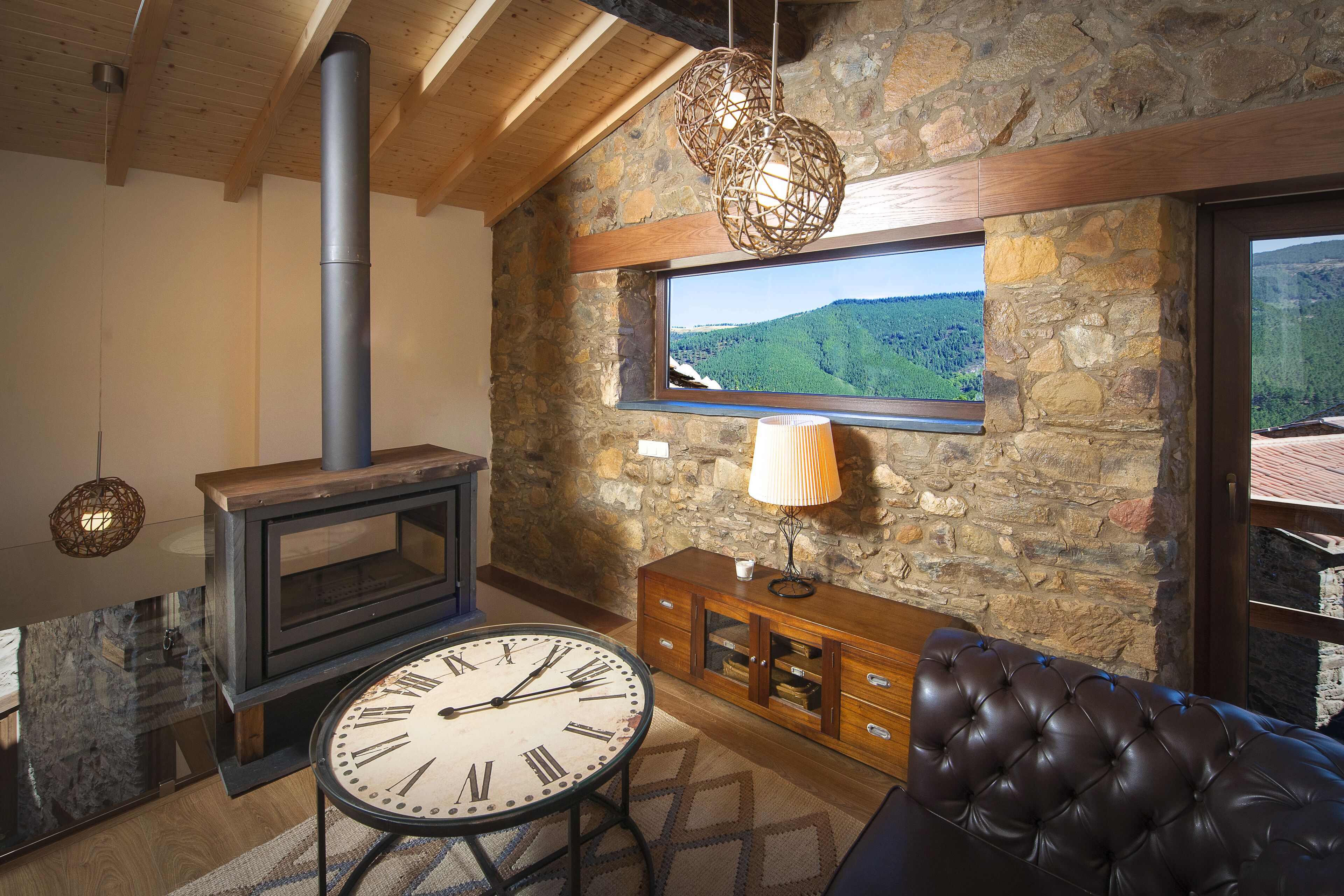 Hus, 2 soverom | Oppholdsområde | Flatskjerm-TV og peis