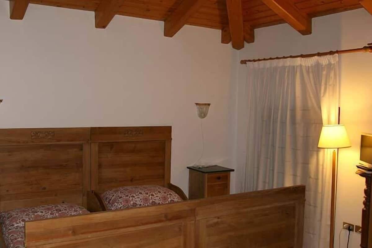 Habitación con 1 cama matrimonial o 2 individuales | Camas extra y wifi gratis