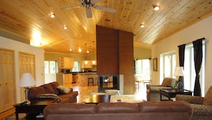 Living room - Five Lakes Resort (Frazee)