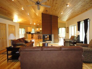 Dúplex, 1 habitación | Sala de estar | Chimenea 