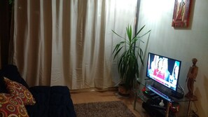 Apartamento, 2 quartos, banheiro privativo | Área de estar | TV de tela plana, DVD player, dock para MP3
