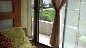 Apartment, 2 Bedrooms, Private Bathroom | Living area