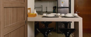 Standard Studio, 1 Double Bed | In-room dining