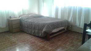 스탠다드 아파트, 침실 2개, 전용 욕실 | 1 개의 침실, 책상, 다리미/다리미판, 간이 침대