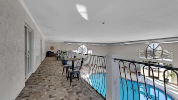 Standard Room, 2 Katil Ratu (Queen), Balcony, Pool View | Pemandangan dari bilik