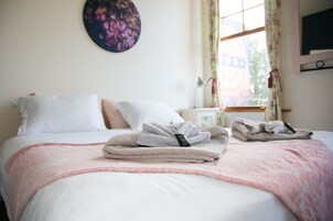 Deluxe Double Room (Room 3) | Free WiFi, bed sheets