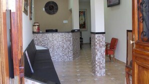 Lobby sitting area - Hotel Estação da Fé (Aparecida)