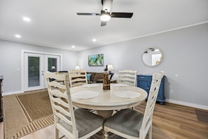 Condo, 2 Bedrooms | Dining