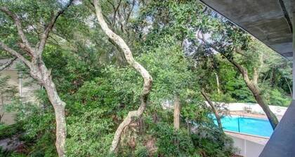Amelia Landings Condo, Easy Access to the Pool and Short Walk to the Beach by RedAwning