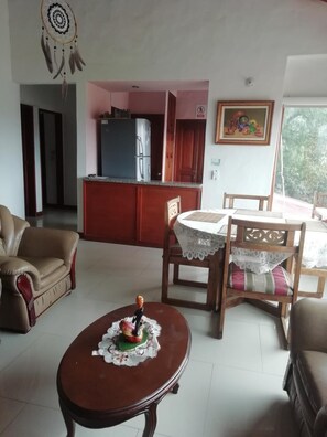 تلفزيون بشاشة مسطحة