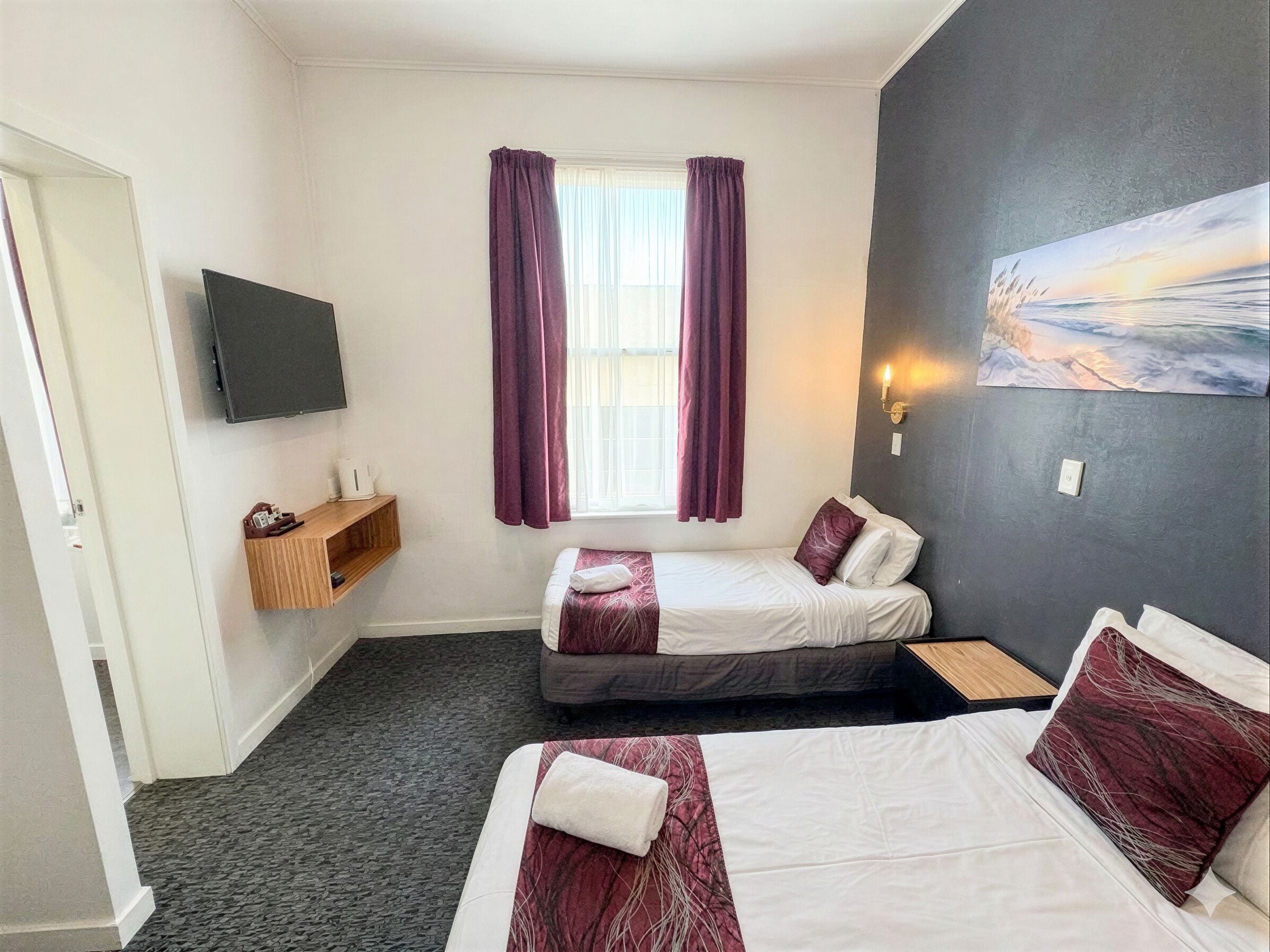 Large Twin Room Budget