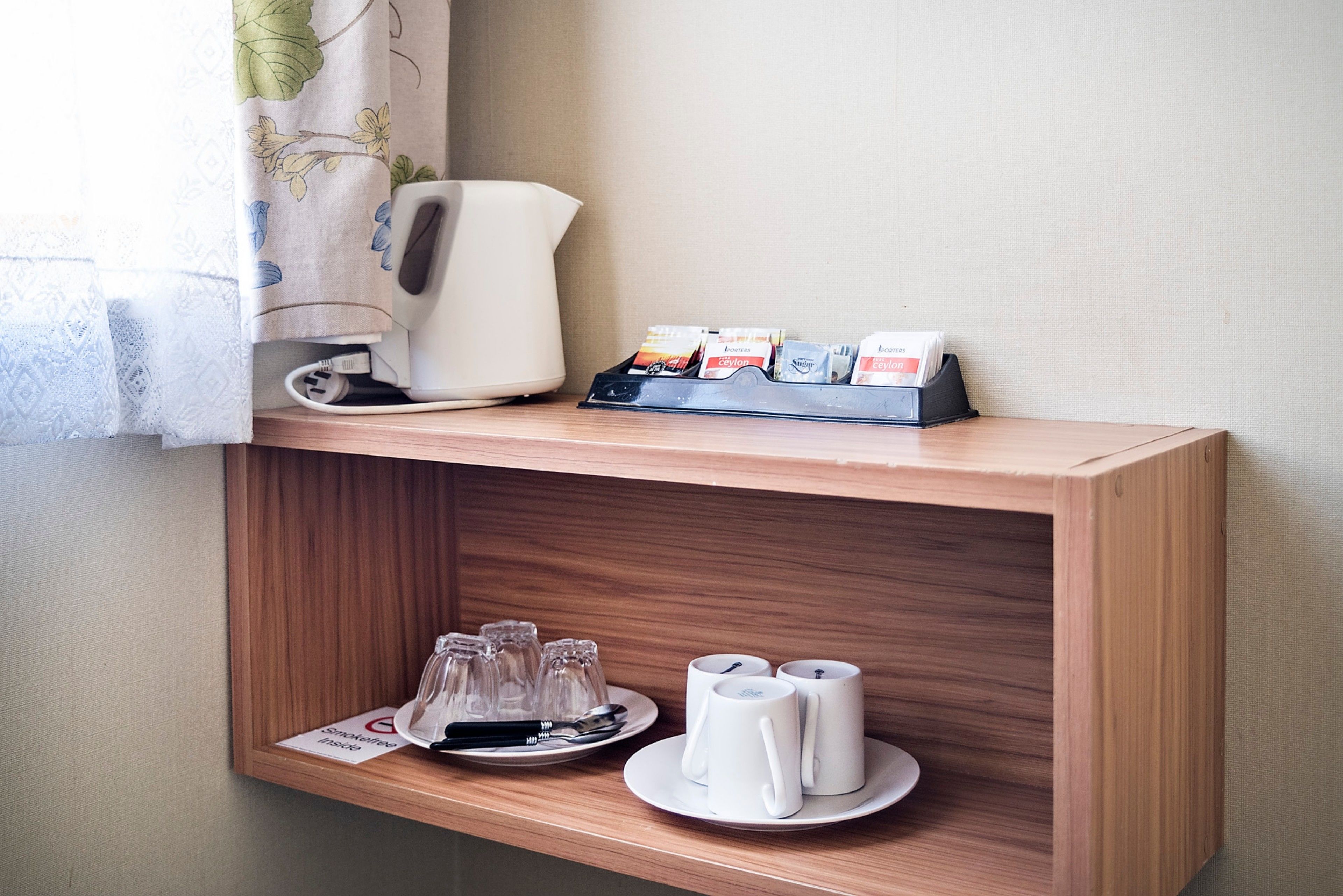 Habitación económica con 2 camas individuales (Large) | Café y/o cafetera