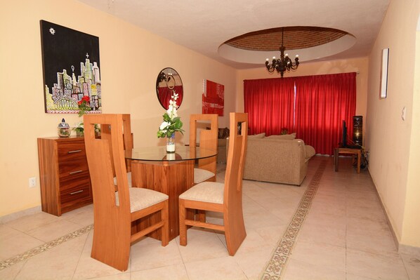 Superior Apartment, 2 Bedrooms, Bathtub | Living room