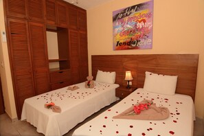 3 bedrooms, in-room safe, desk, iron/ironing board