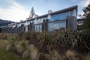 Exterior - Hello QT Pounamu (Queenstown)