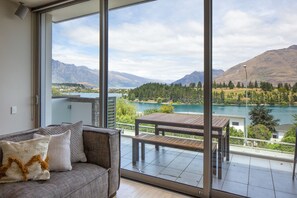 Apartamento superluxo, várias camas, vista para o lago | Vista para o lago