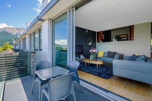 Apartment, Lake View (217) | Balcony - Hello QT Pounamu (Queenstown)