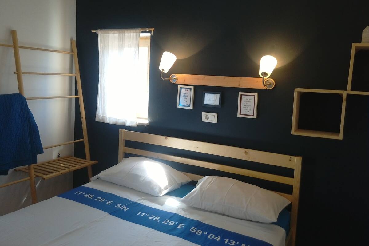 A2 - Apartment with Balcony | 高档床上用品、羽绒被、隔音、熨斗/熨板