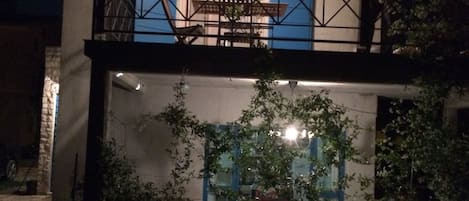 Façade de l’hébergement - soirée/nuit