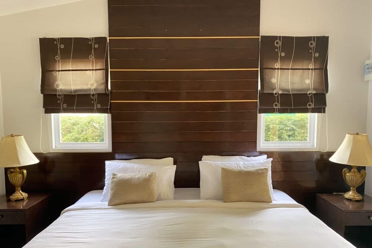 Superior Bungalow | Una cassaforte in camera, con stile personalizzato