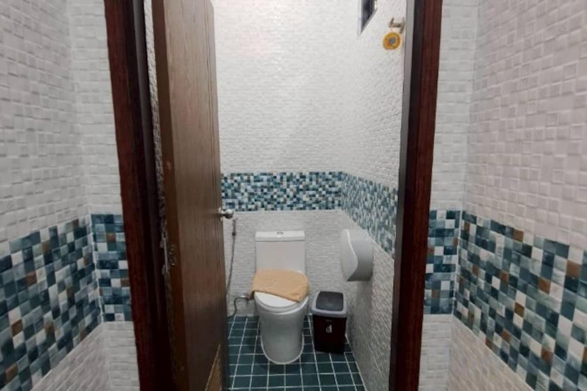 Bathroom | Shower, free toiletries, hair dryer, bidet