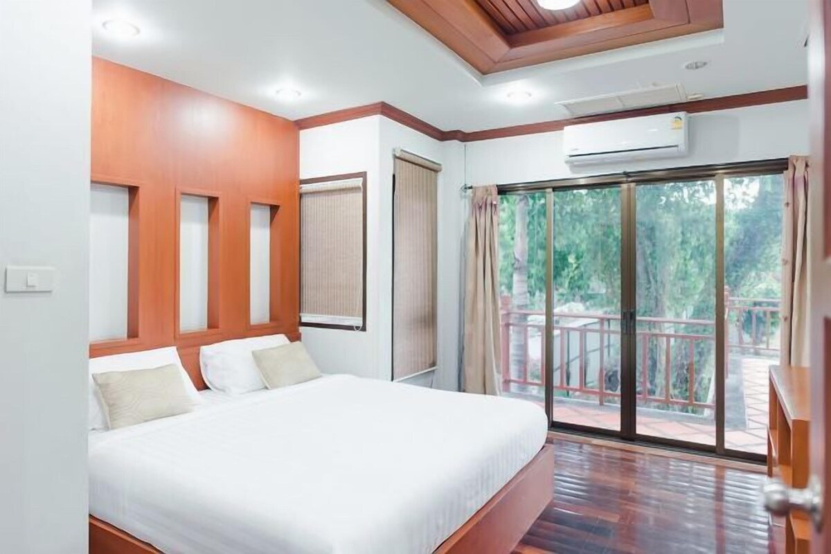 In-room safe, desk, laptop workspace, blackout drapes