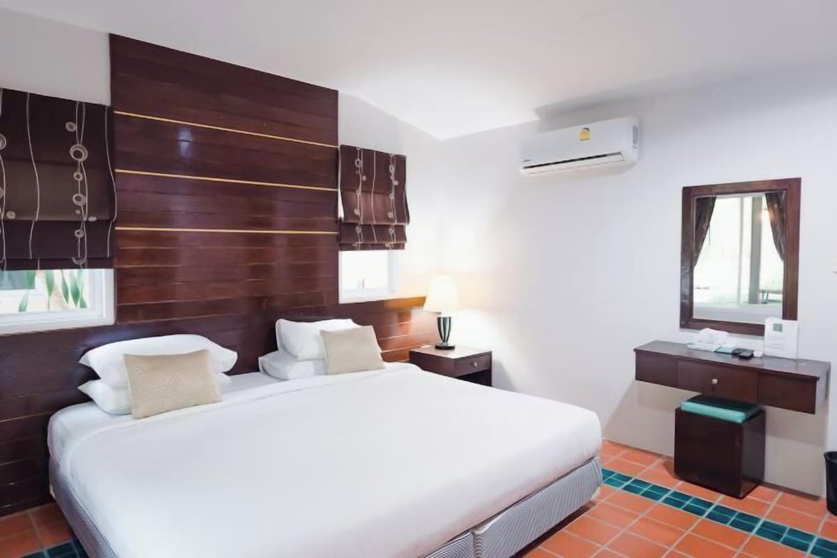 In-room safe, desk, laptop workspace, blackout drapes