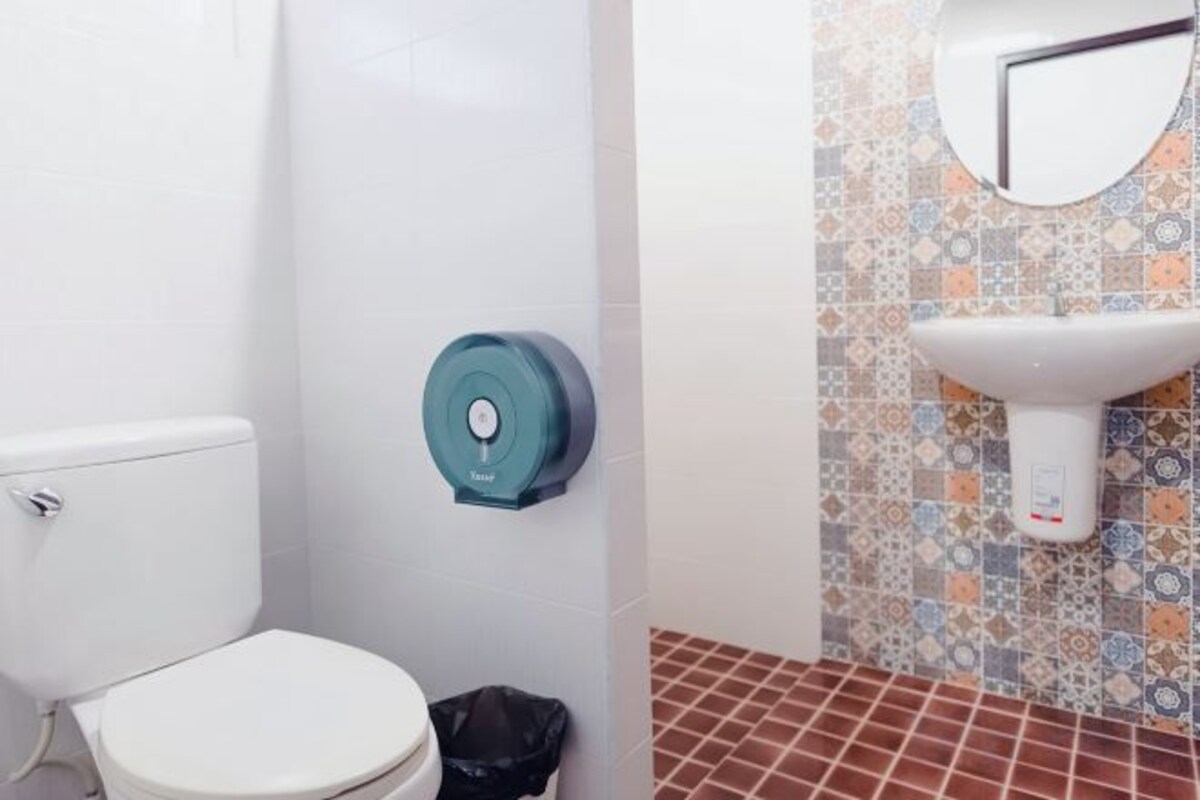 Bathroom | Shower, free toiletries, hair dryer, bidet