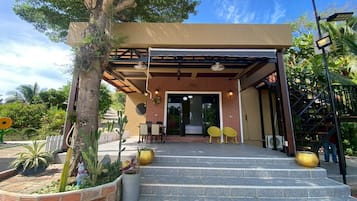 ด้านหน้าที่พัก