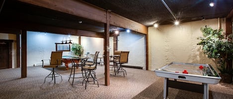 Studio | Game room