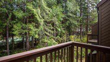 Condo, 2 Bedrooms | Property grounds