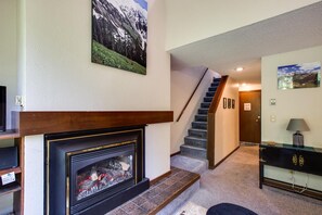 Condo, 2 Bedrooms | Interior