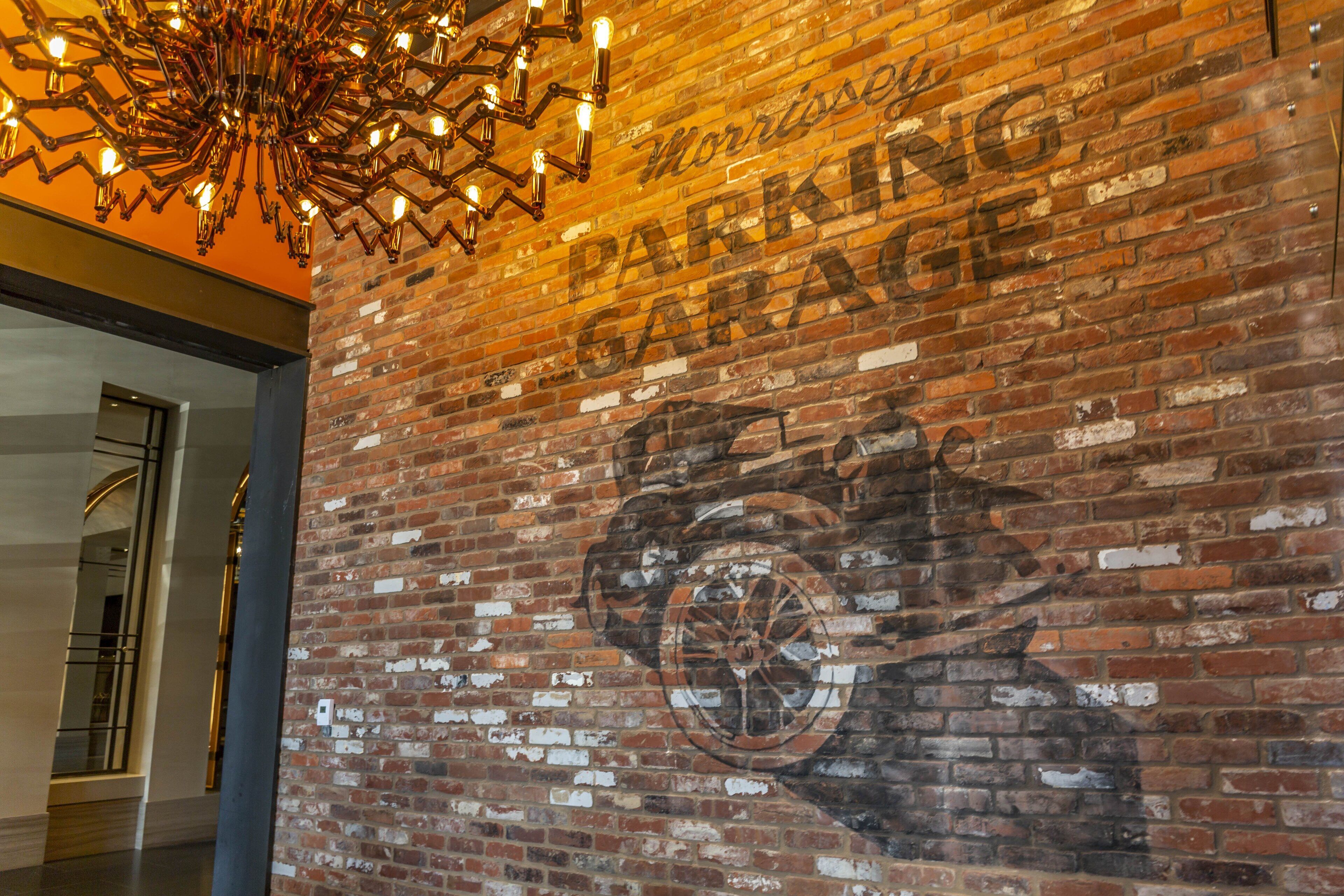 3 restaurants, breakfast served