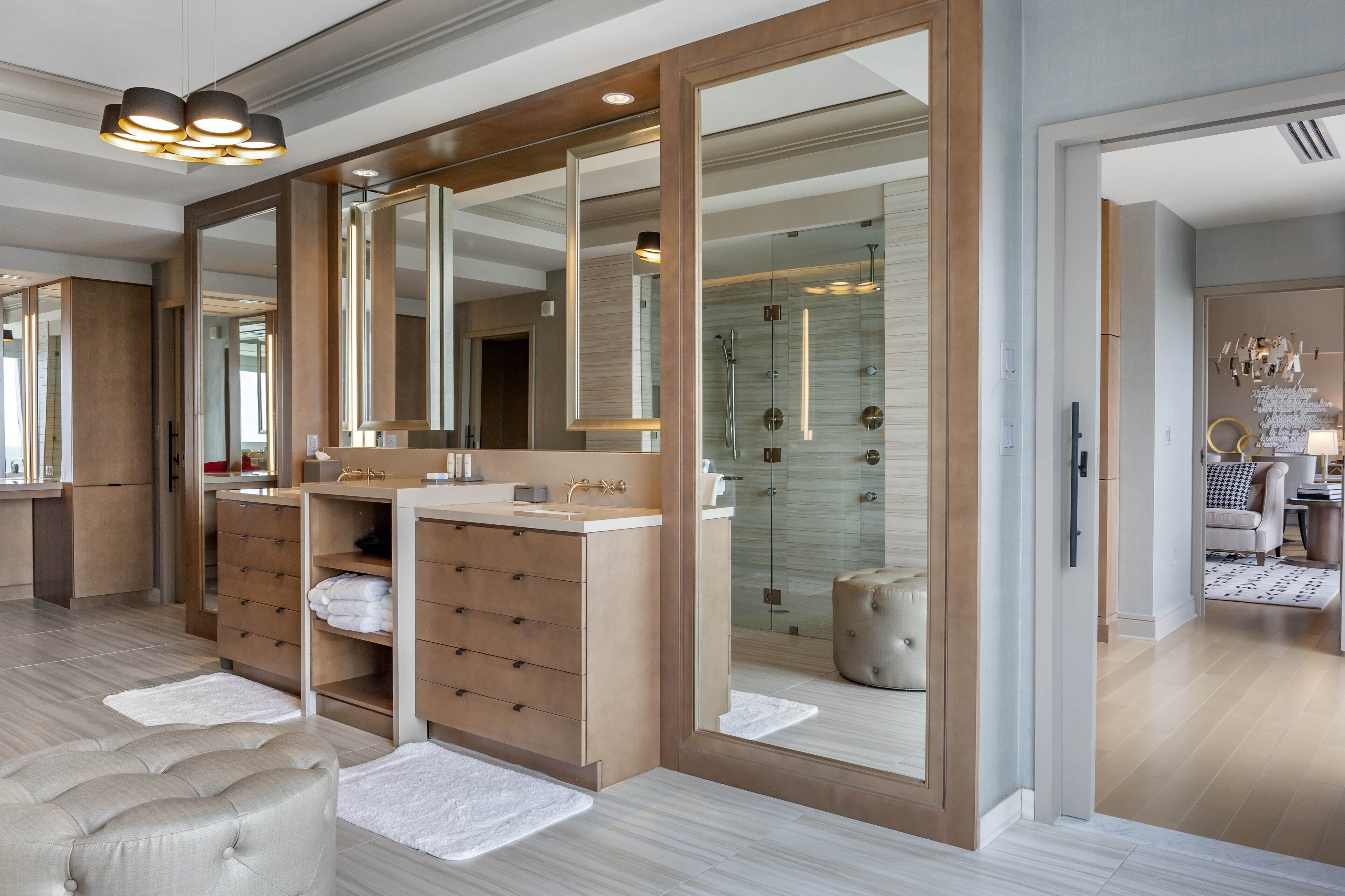 deluxe suite, 2 bedrooms | bathroom | shower, free toiletries, hair dryer, bathrobes