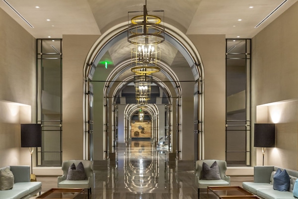 3 bars/lounges, cocktailbar, lobbylounge